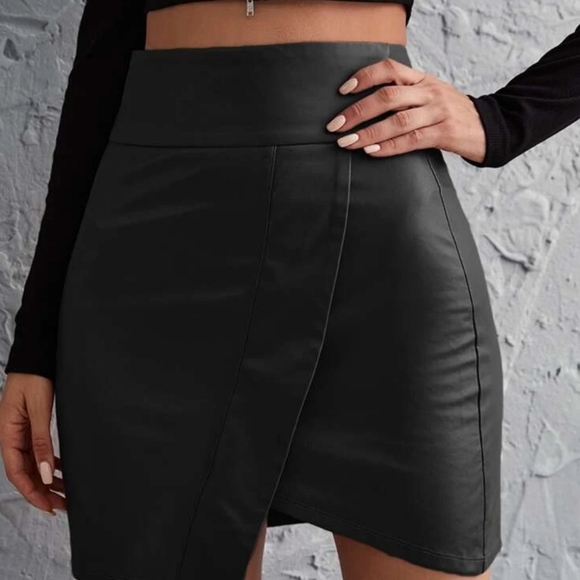 Vegan leather skirt. - Picture 2 of 3